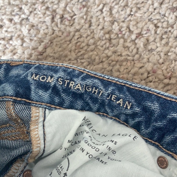 AE Stretch Straight Mom Jeans Size 6 Short - Picture 9 of 10